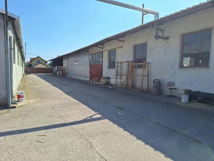 Proprietate industriala teren 4.150 mp + 3 hale renovate zona accesibila - 1