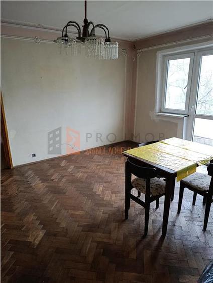 Apartament cu 3 camere semidecomandat în Micro 3