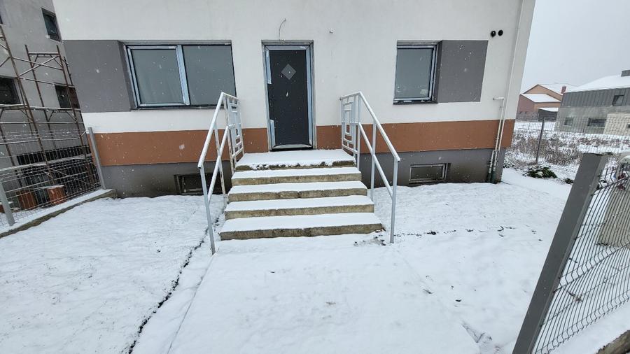 Vand apartament/spatiu servicii + demisol + garaj - 1