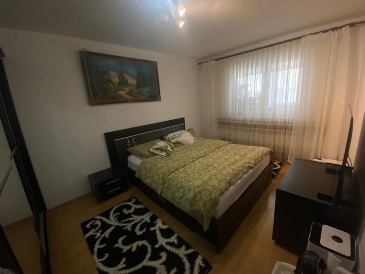 DE VÂNZARE: Apartament 3 camere Zarnesti  - 2