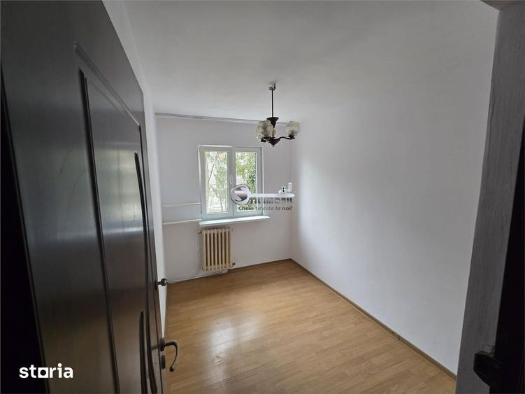 Apartament cu 3 camere semidecomandat în Mircea cel Bătrân