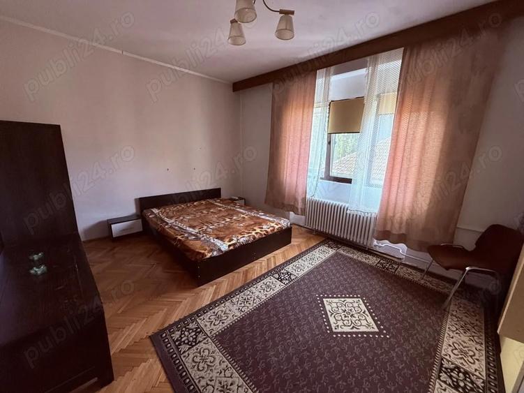 Ofer o camera spre inchiriere in zona Lipovei - 1