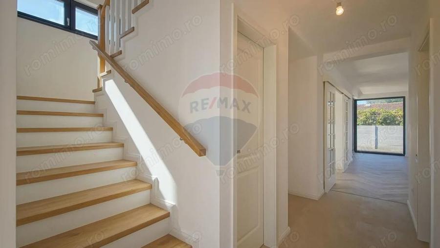 Casa / Vila cu 5 camere de vanzare - 2