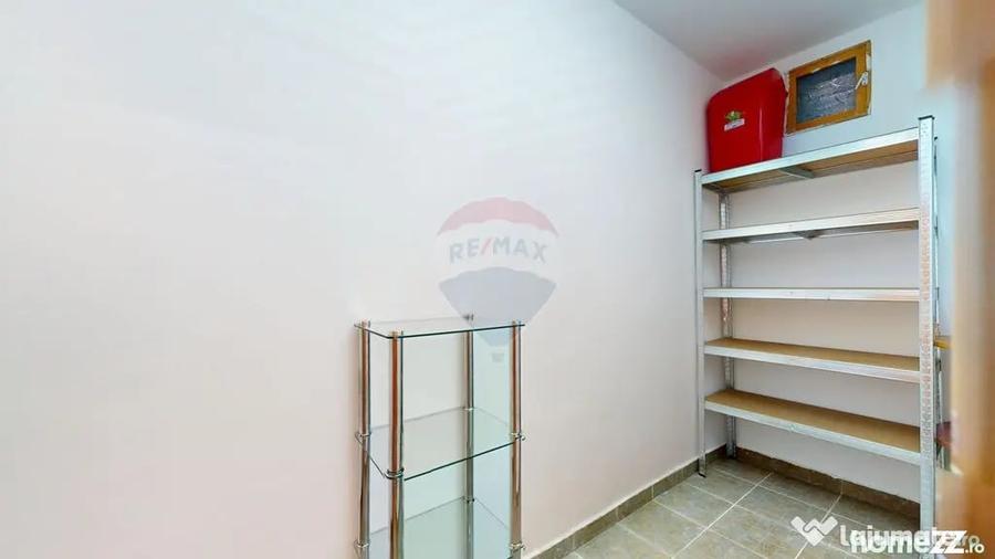 Casă cu 10 camere cu Teren 710 Mp în Central