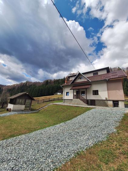 Inchiriez casa de vacanta la munte - 1