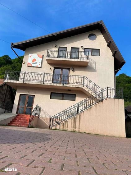 Proprietate multifunc.restaurant pizzerie + apartament, zona turistica - 2