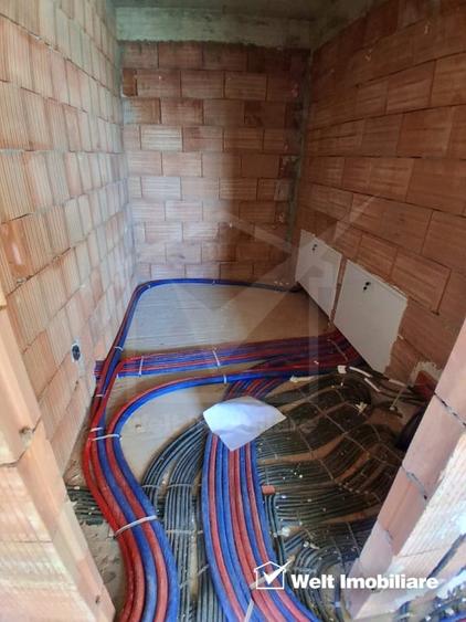 Casă individuală cu 7 camere cu Canalizare în Dâmbul Rotund