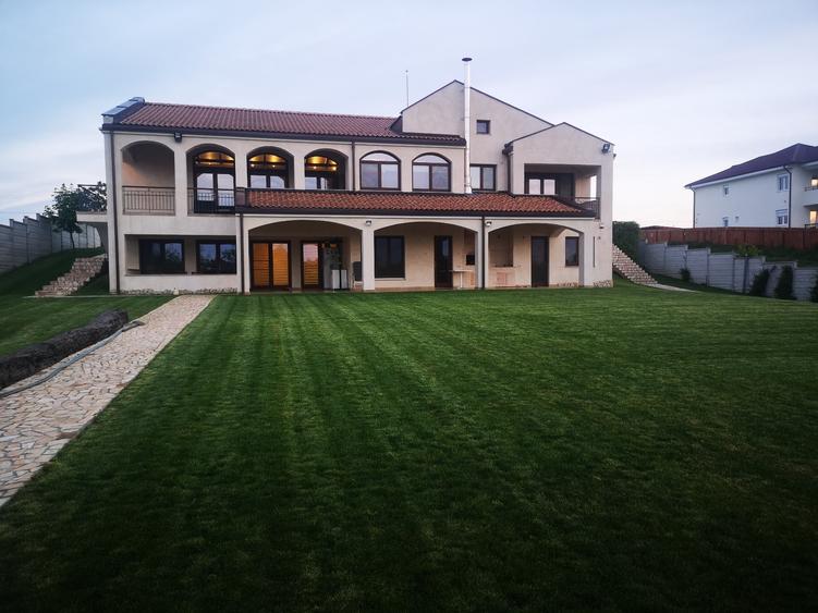 Casă individuală cu 9 camere cu Piscina în Snagov