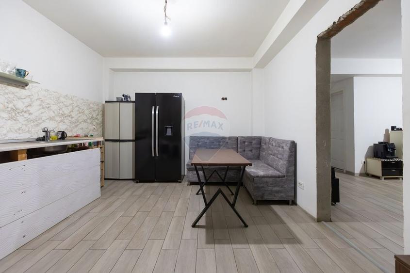 Casă / Vilă cu 4 camere de vânzare în Cartier - Gheraiesti - 9