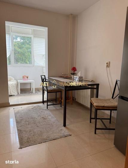 Apartament cu 3 camere, mobilat în Crângași