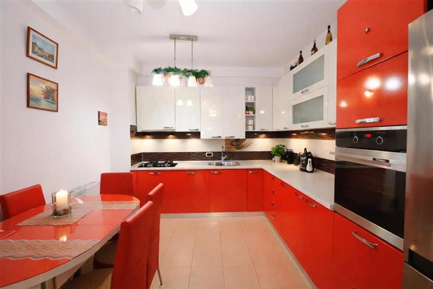 Rezidenta calibrata,echipata,terasa,spatiu auxiliar,Isaran,Tractorul,Brasov - 2