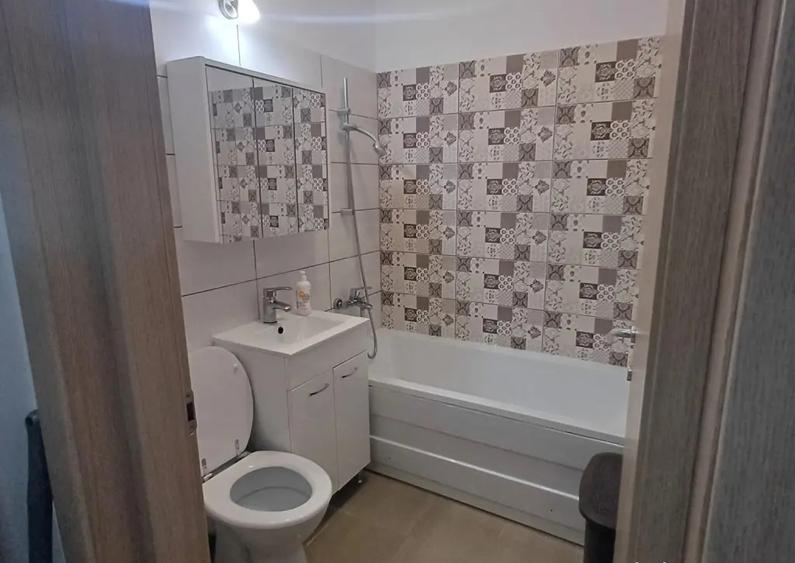 Vand garsoniera decomandata 30 mp . - 1