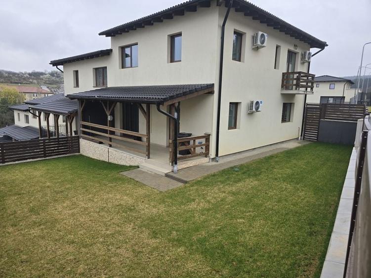 Casa Lux 4 camere, 3 băi, 112mp, 282 mp teren, 0% comision - 1