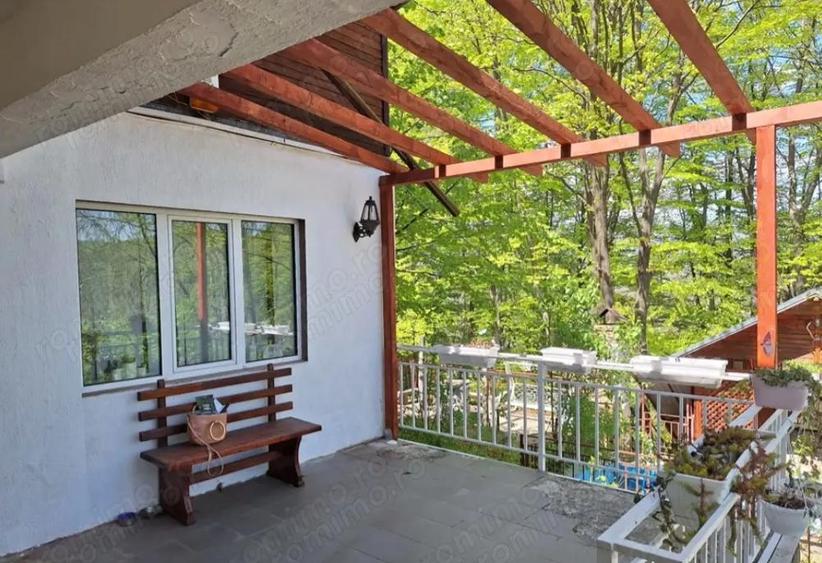 Vila spa?ioasa de vanzare in Breaza, 270 mp utili si teren de 6242 mp - 8