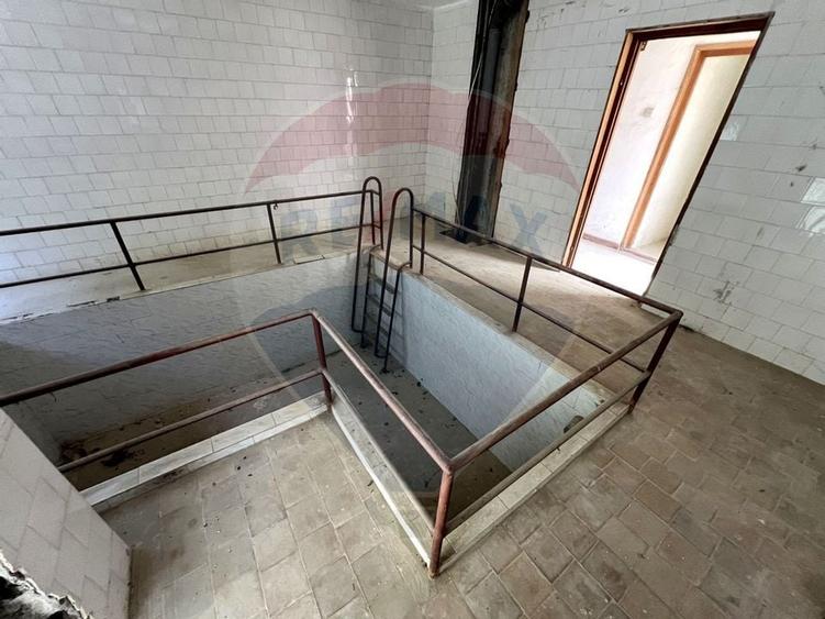 Hotel-bază de tratament, edificat în zonă cu ape sulfuroase - 11