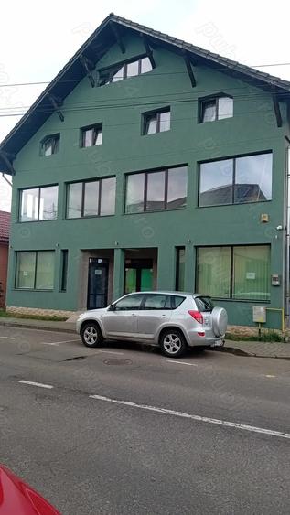 Spatiu comercial si birouri,600m - 9