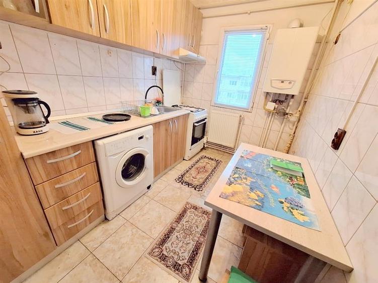 Apartament 3 camere de vanzare  Centru, Str. 9 Mai - 1