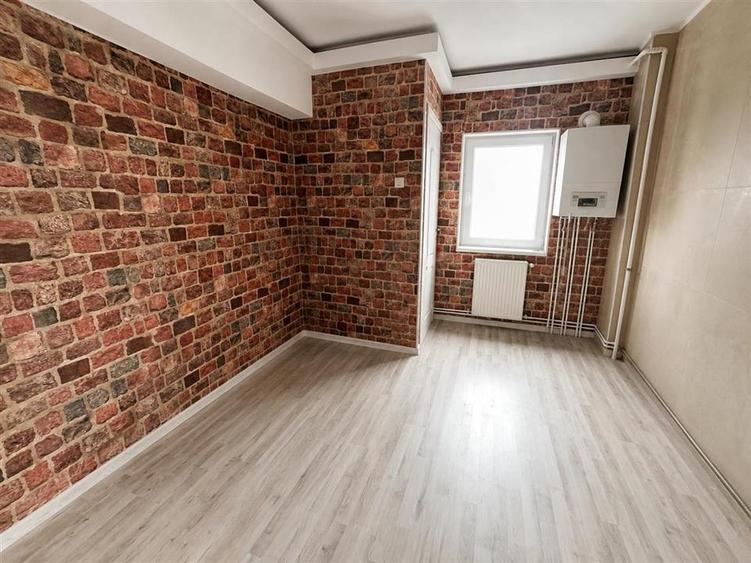 Apartament cu 3 camere decomandat în Mihai Viteazul