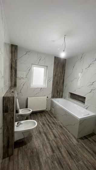 Apartament cu 3 camere decomandat în Independenței