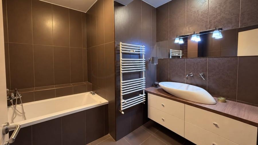 Apartament cu 3 camere decomandat, mobilat în Calea Călărașilor