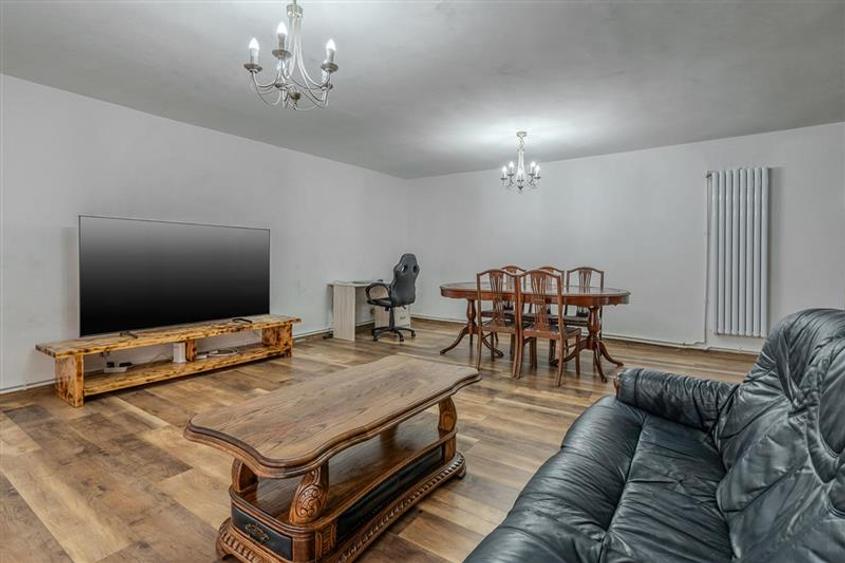 Casă individuală cu 5 camere cu Canalizare în Central