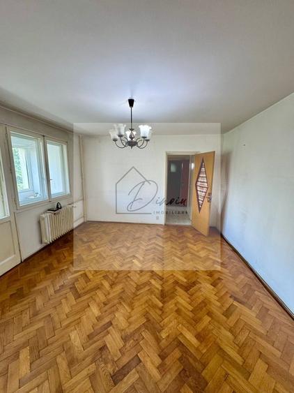 Apartament cu 3 camere semidecomandat în Alexandru Obregia