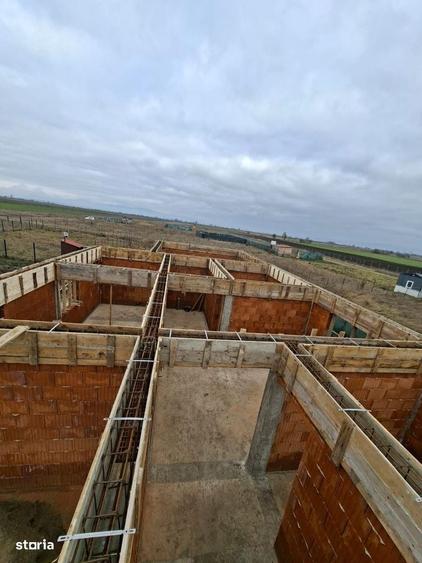 Casă cu 3 camere cu Teren 500 Mp în Stupini
