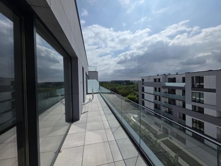 Apartament cu 3 camere decomandat în Băneasa
