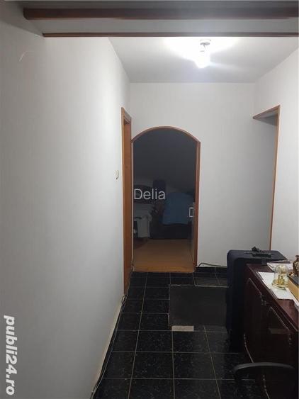 vand apartament 4 camere