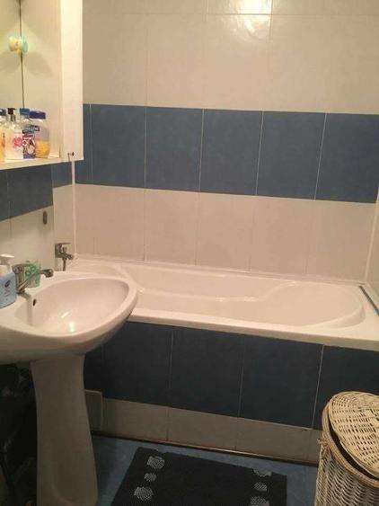 Apartament cu 3 camere semidecomandat în Aradului
