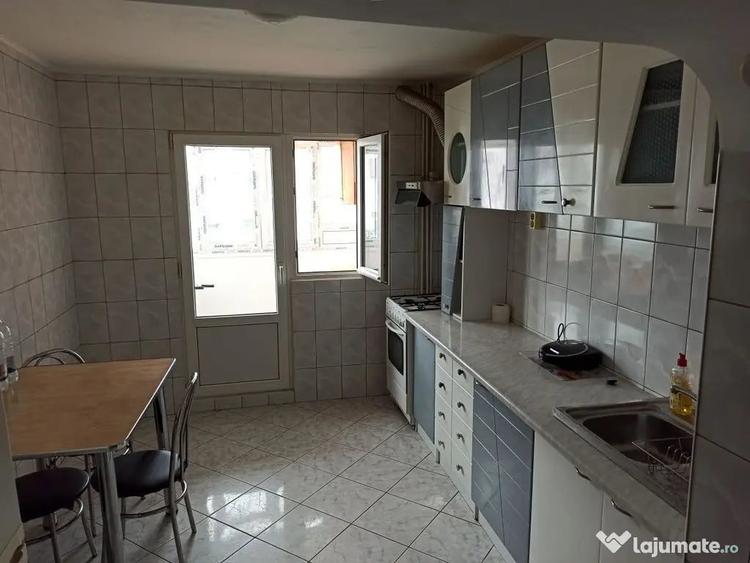 Apartament cu 4 camere decomandat în Gorjului