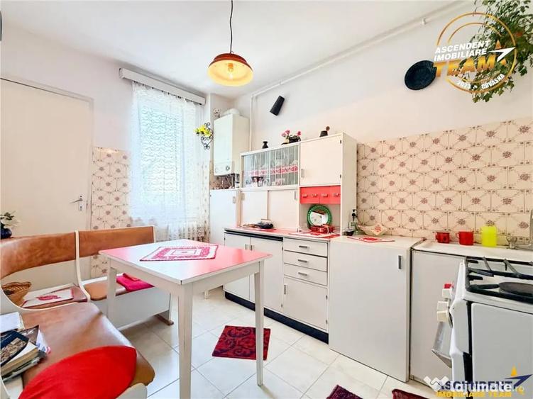 Apartament cu 3 camere decomandat în Central