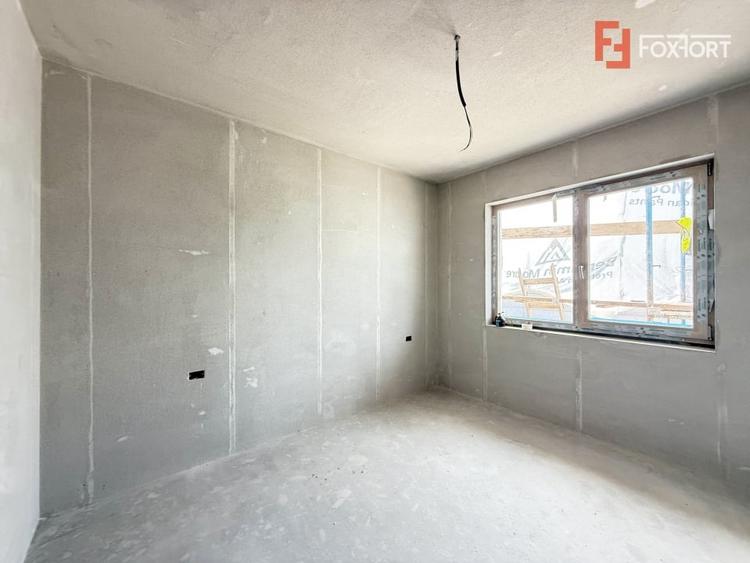 Duplex cu 4 camere cu Canalizare în Săcălaz
