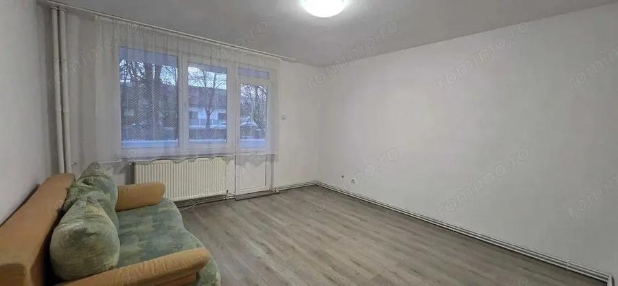 Apartament cu 3 camere decomandat în Tudor