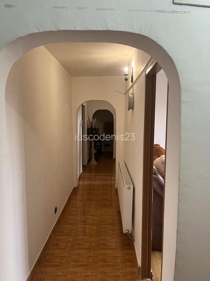 Apartament 3 camere zona strand etaj 3