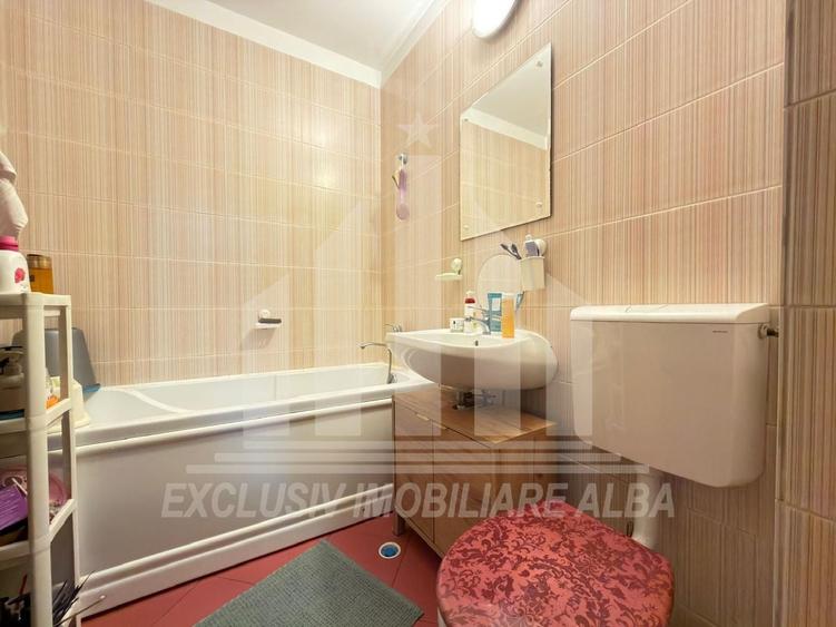 Apartament cu 3 camere decomandat, mobilat în Central