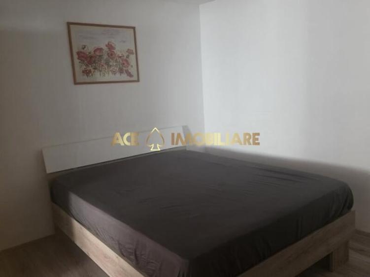 Casă individuală cu 4 camere cu Canalizare în Colentina