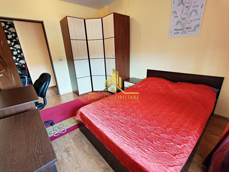 Apartament cu 3 camere semidecomandat, mobilat în Iris