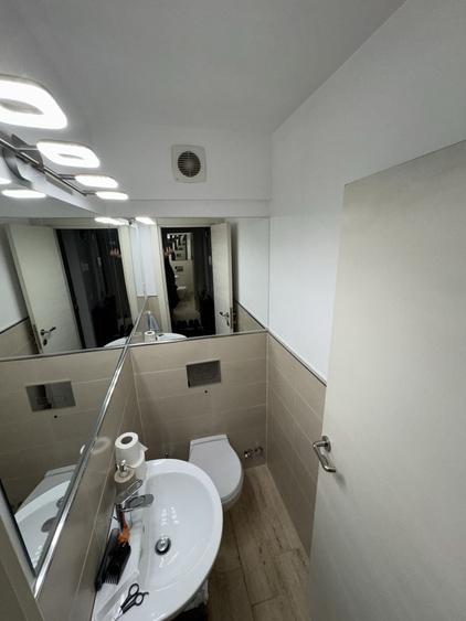 Apartament cu 3 camere semidecomandat în Doamna Ghica