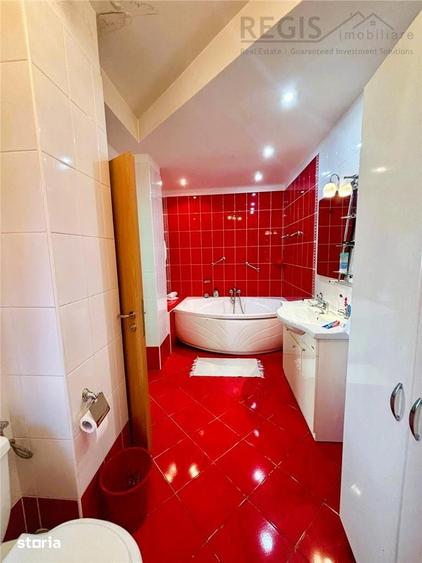 Casă cu 10 camere cu Teren 1238 Mp în Malul Ursului