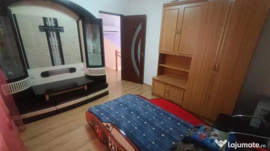 Casă cu 5 camere cu Teren 250 Mp în Brestei