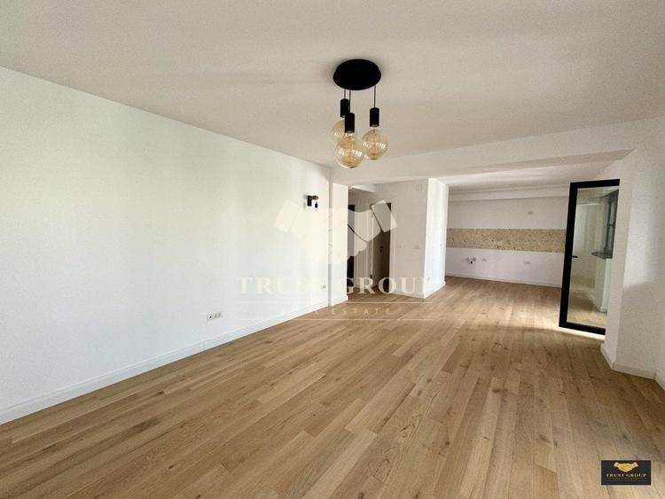 Apartament cu 3 camere decomandat în Polonă