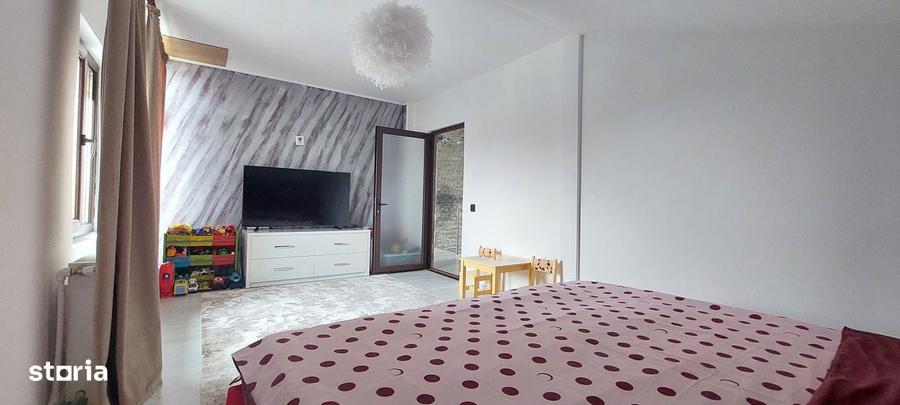 Casa spa?ioasa cu piscina ?i teren 1507 mp in Sat Costi - 10
