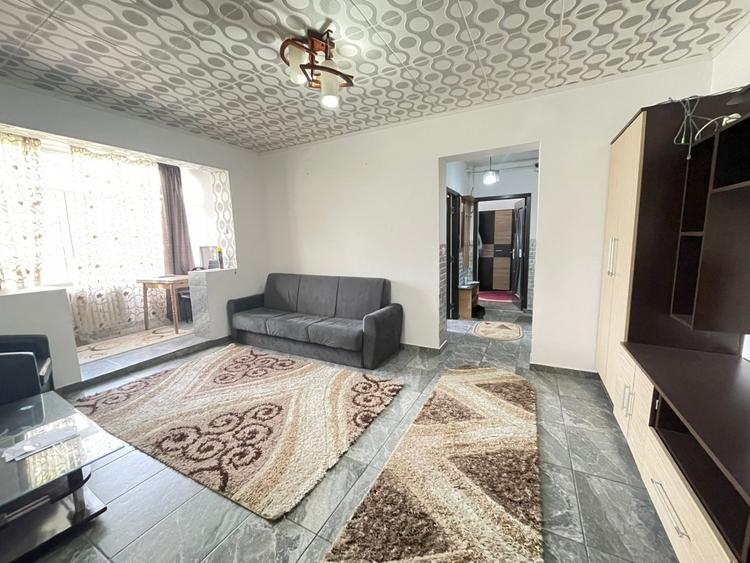 Apartament 3 camere-60 mp-Etaj 1-Podu Ros - 1