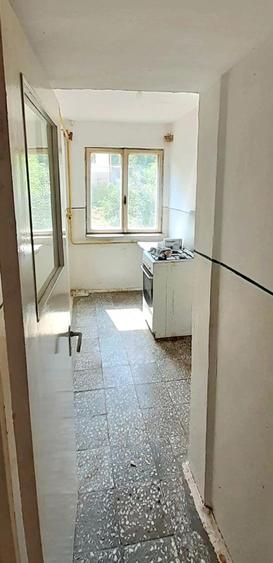 Apartament cu 3 camere semidecomandat în Moroasa 2