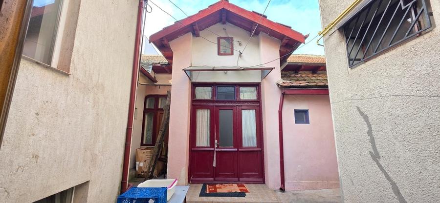 CENTRU 2 CORPURI DE CASA DIN CARAMIDA 5 CAMERE 2 BAI 2 BUCATARII UTILITATI, GAZE - 3