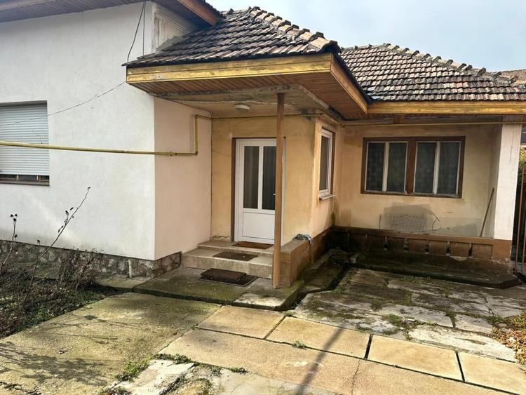 Casa de vanzare in Cetate cu teren 530 mp pozitie foarte buna - 1