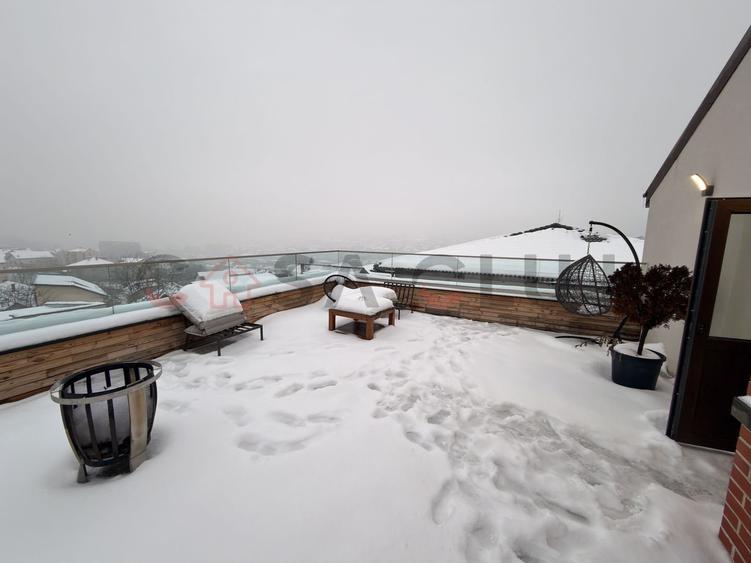 Apartament tip penthouse cu terasa si acces la curte - 8