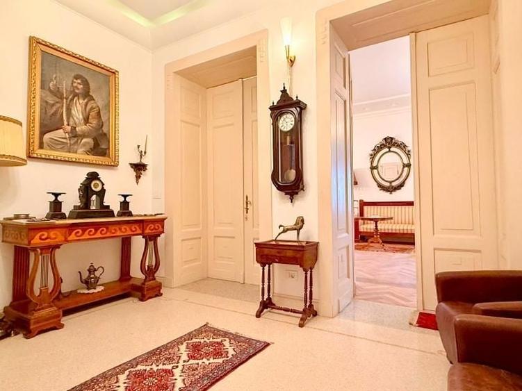 Reședință statement în Piața Victoriei - 7