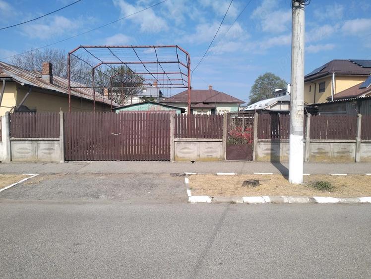 Casă cu Teren 800 Mp în Central